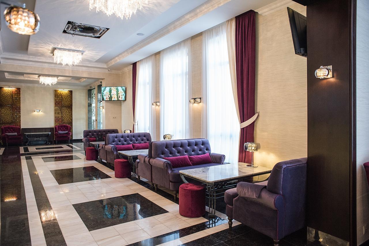 Shato Hotel Chervonograd Exterior foto