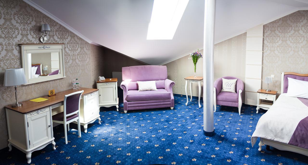 Shato Hotel Chervonograd Exterior foto