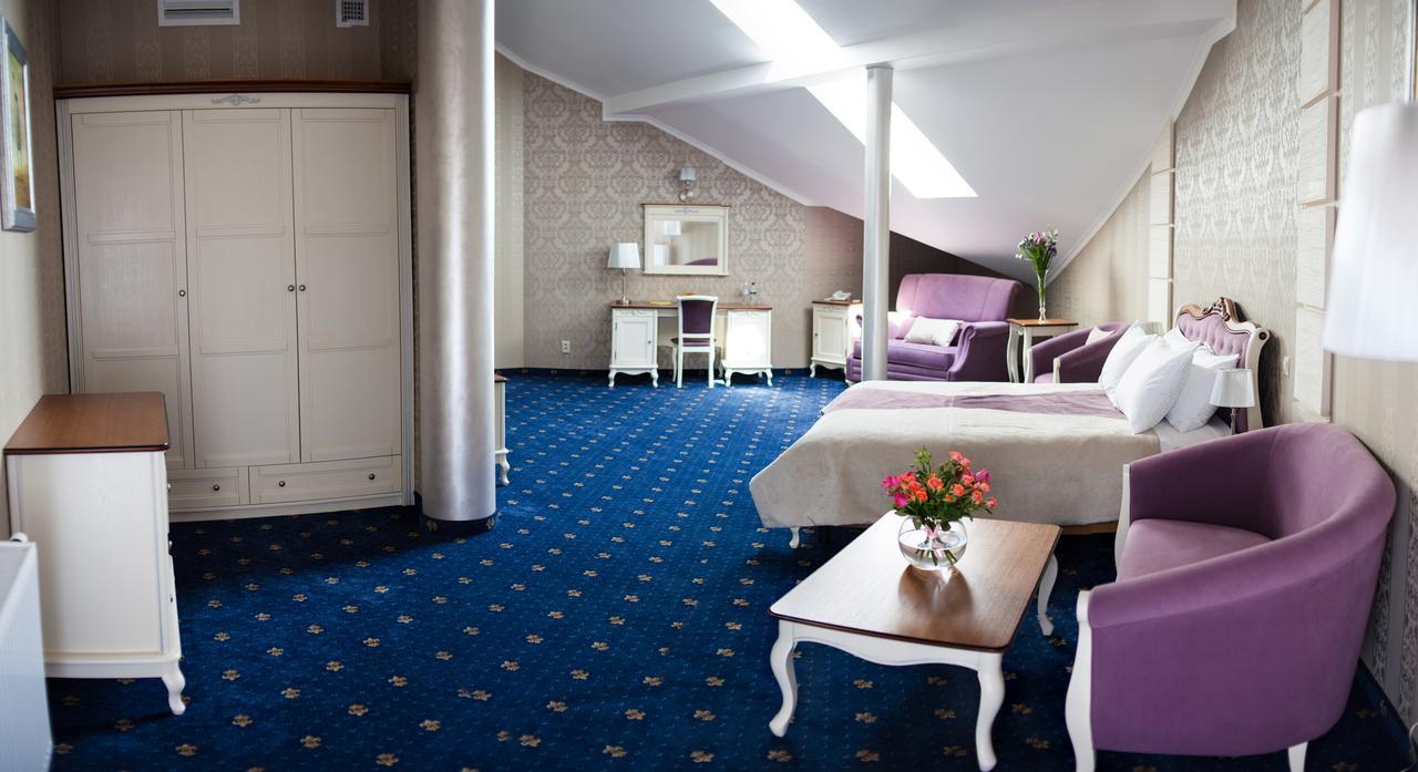 Shato Hotel Chervonograd Exterior foto