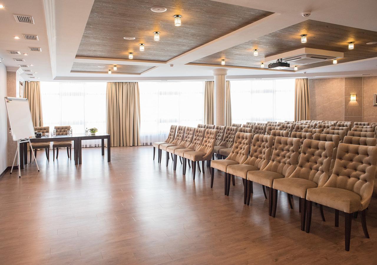 Shato Hotel Chervonograd Exterior foto